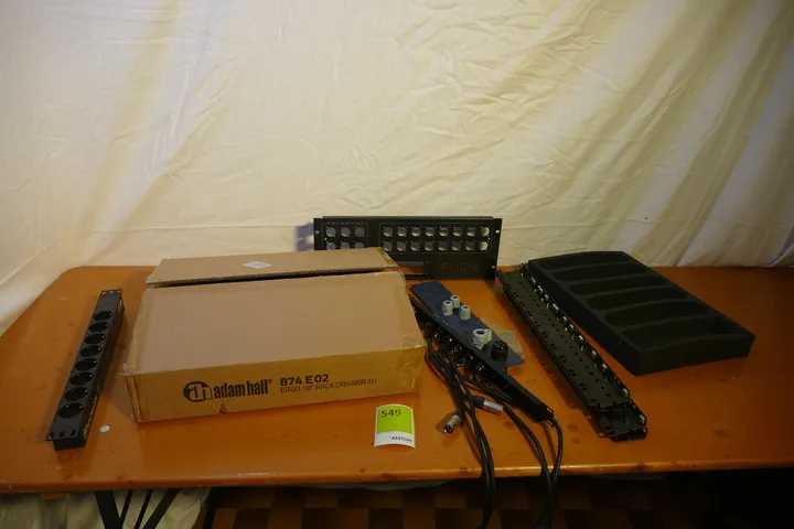 19 Zoll Rackschublade und Konvolut 19 Zoll Teile